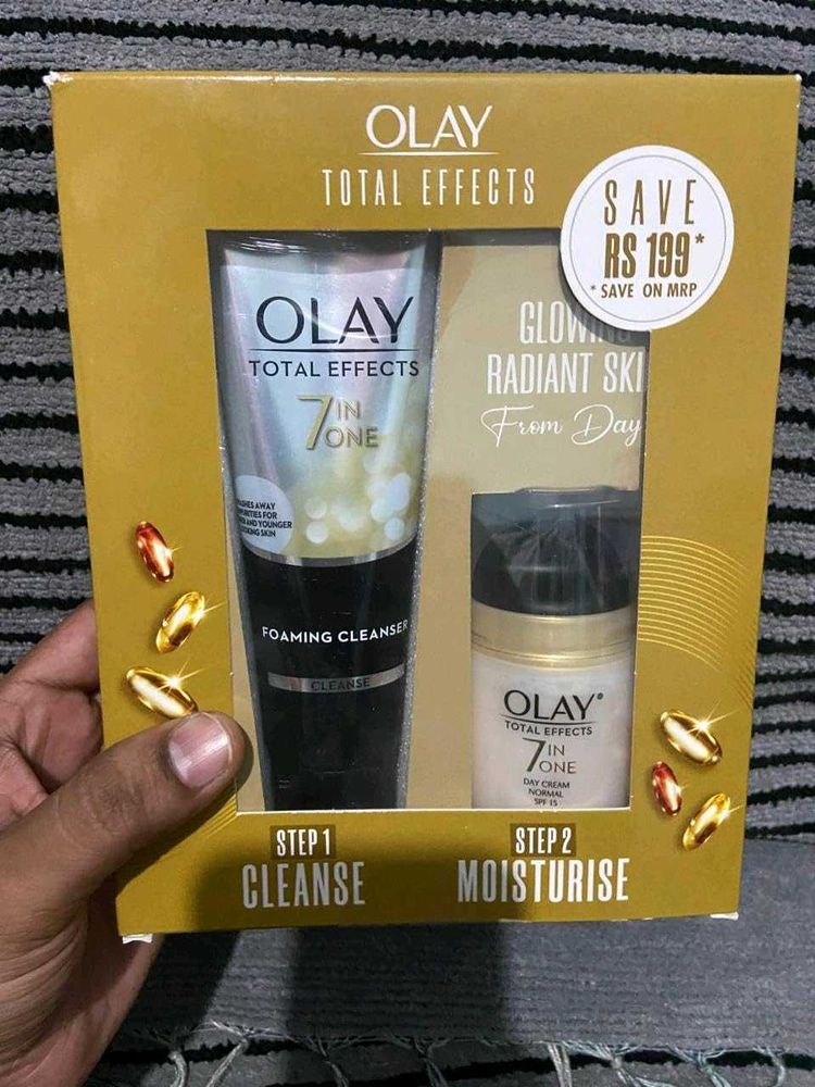 New Olay Gift Pack Day Cream SPF + Cleanser