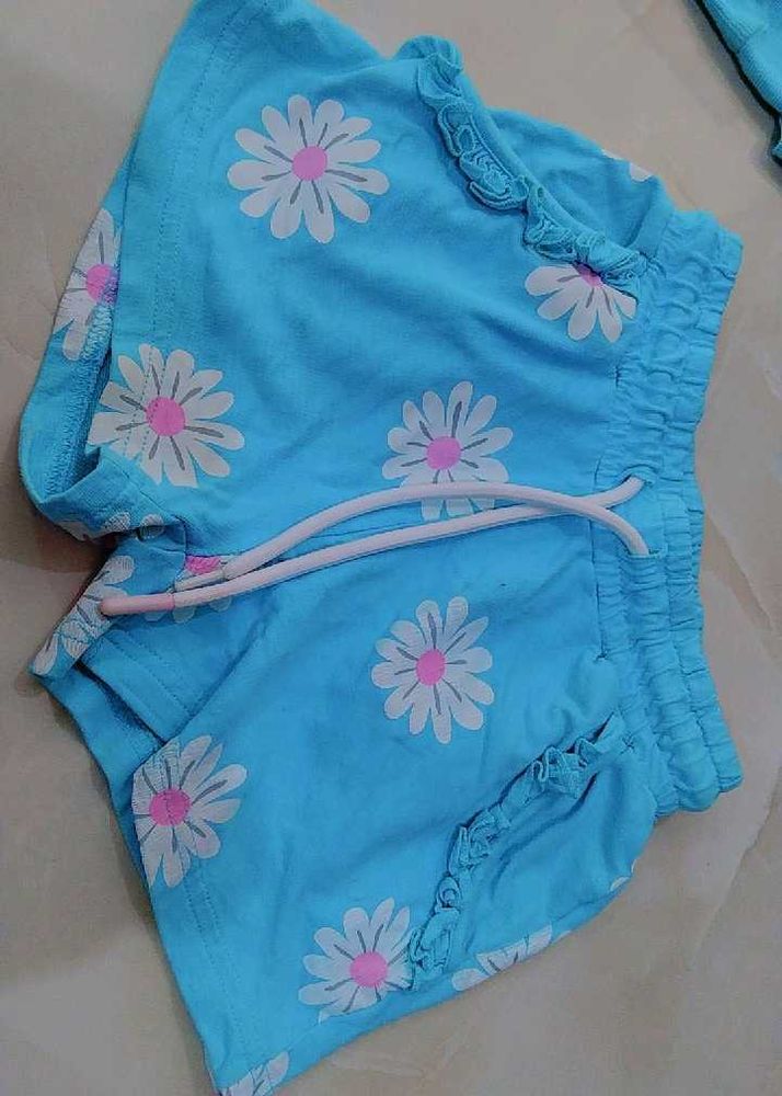 Cute Daisy Print Shorts
