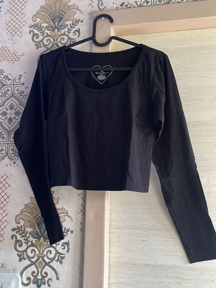 Black Long Sleeve Crop Top