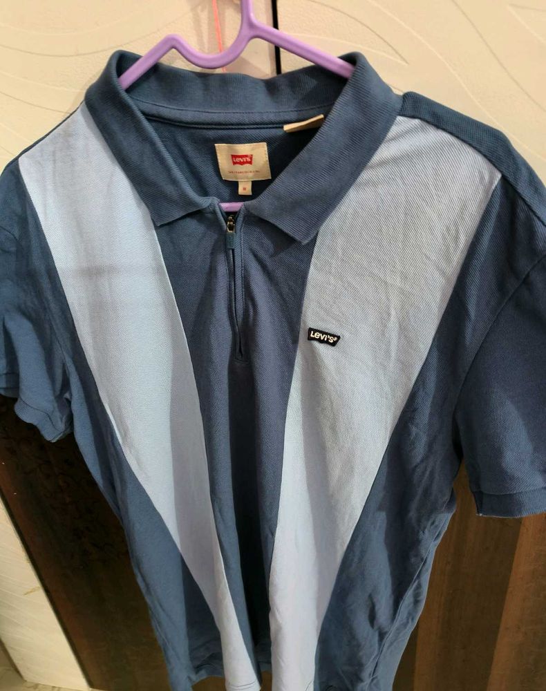 Levi&#39;s Polo T-Shirt medium size
