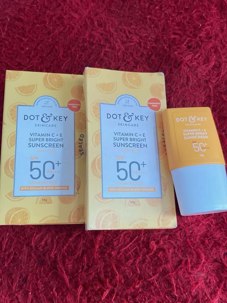 Vitamin C+e Super Bright Sunscreen SPF 50 Pa