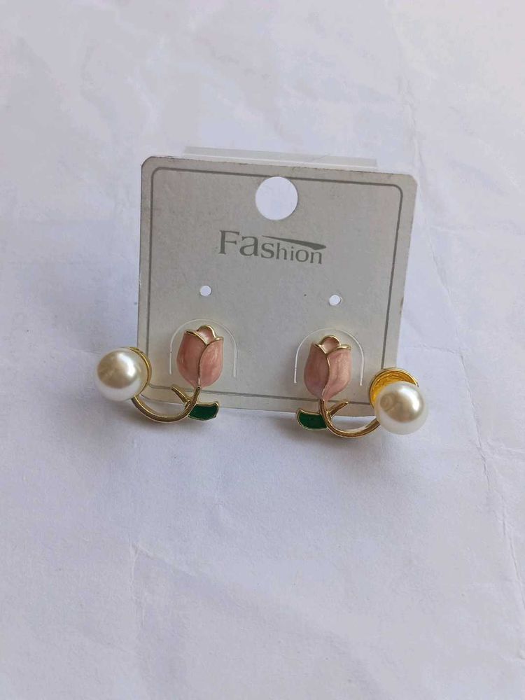 Tulip Pearl Earrings