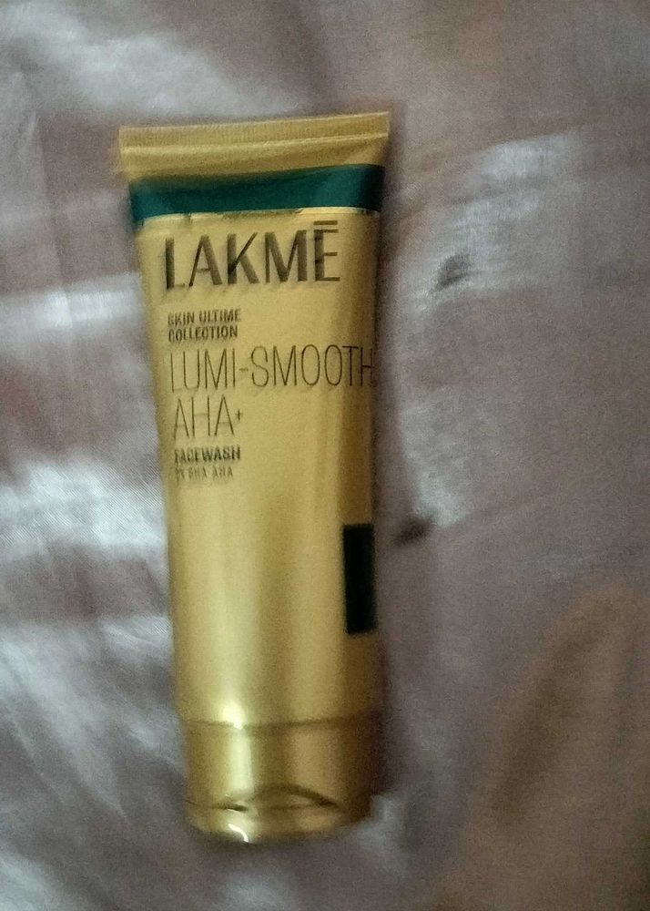 Lakme Lumi-Smooth AHA+ Facewash