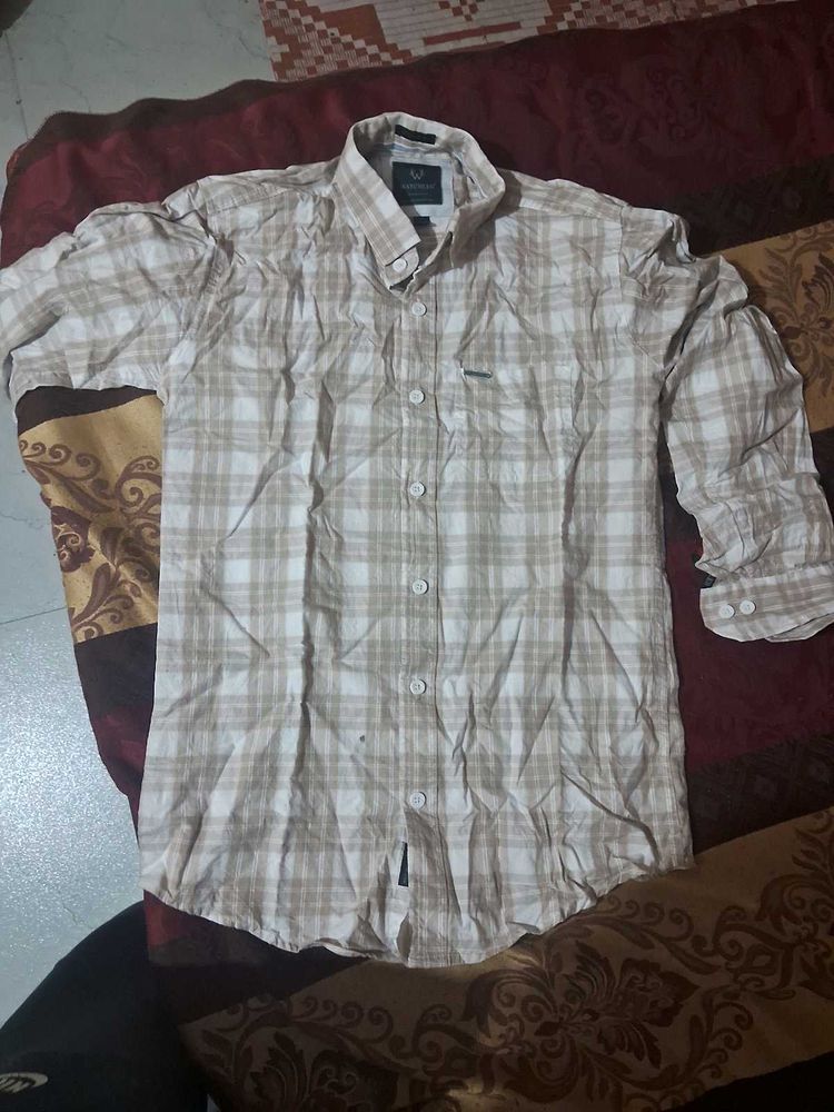Men&#39;s Plaid Button-Down Shirt