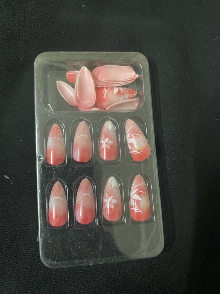 Press-on Nails with Floral Design