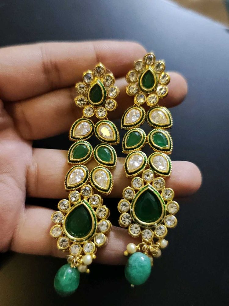 Traditional earring, Emerald Colour