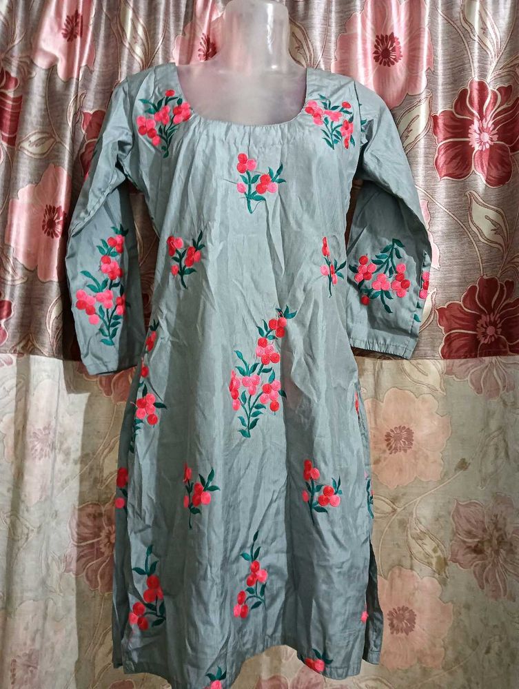 Floral Embroidered Kurta