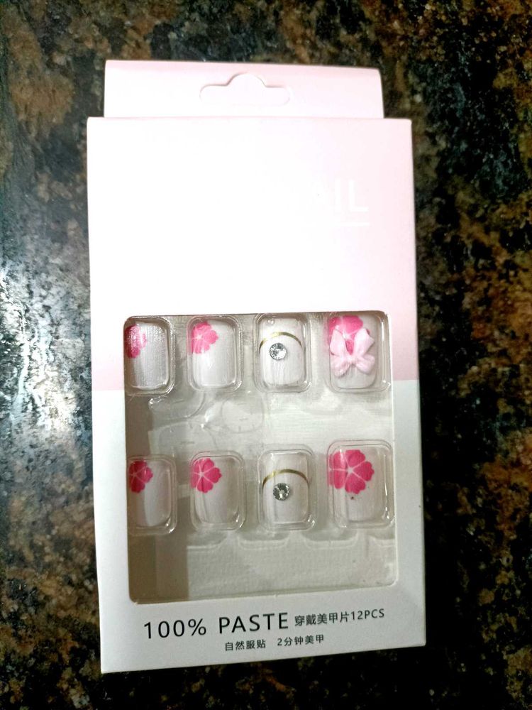 Linqi Floral Press-On Nails