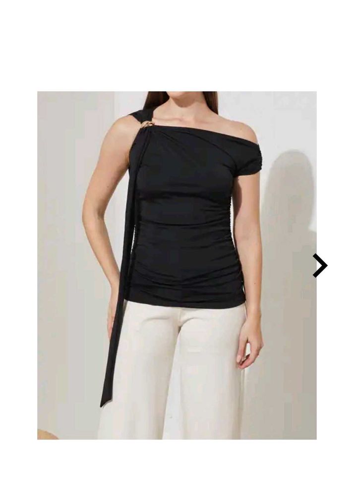 Chic Black One-Shoulder Top