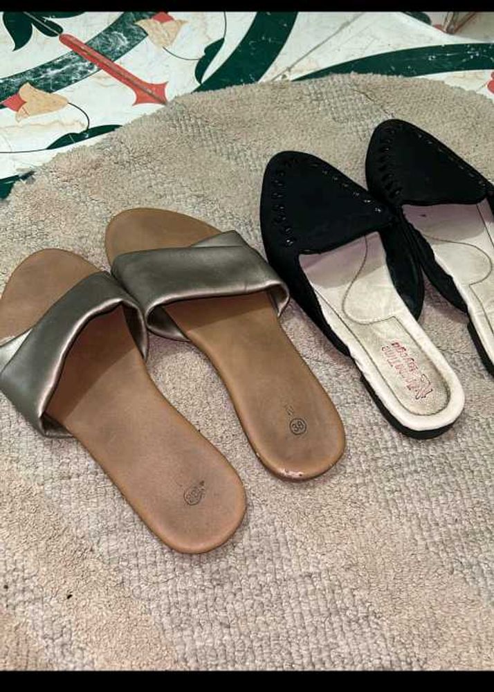 PAIR OF TWO FLATS