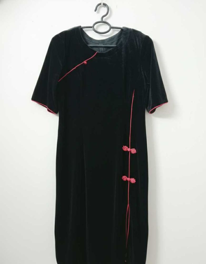 Elegant Black Velvet Midi Dress