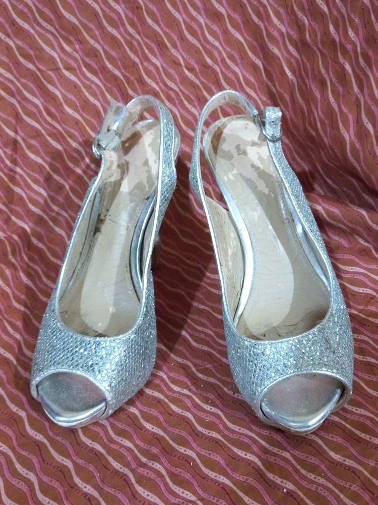 SILVER GLITTER HEELS