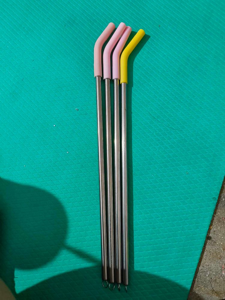 Set Of 4 Stainless Steel Straws With Sillicon Tip