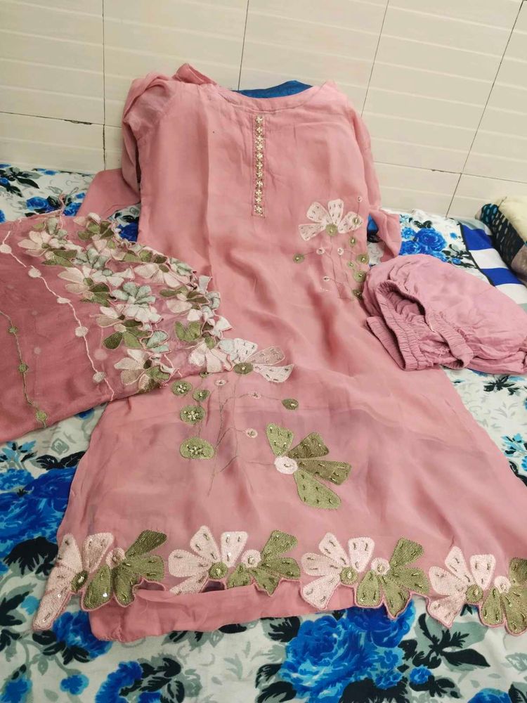 Pink Floral Embroidered Pant Kameez