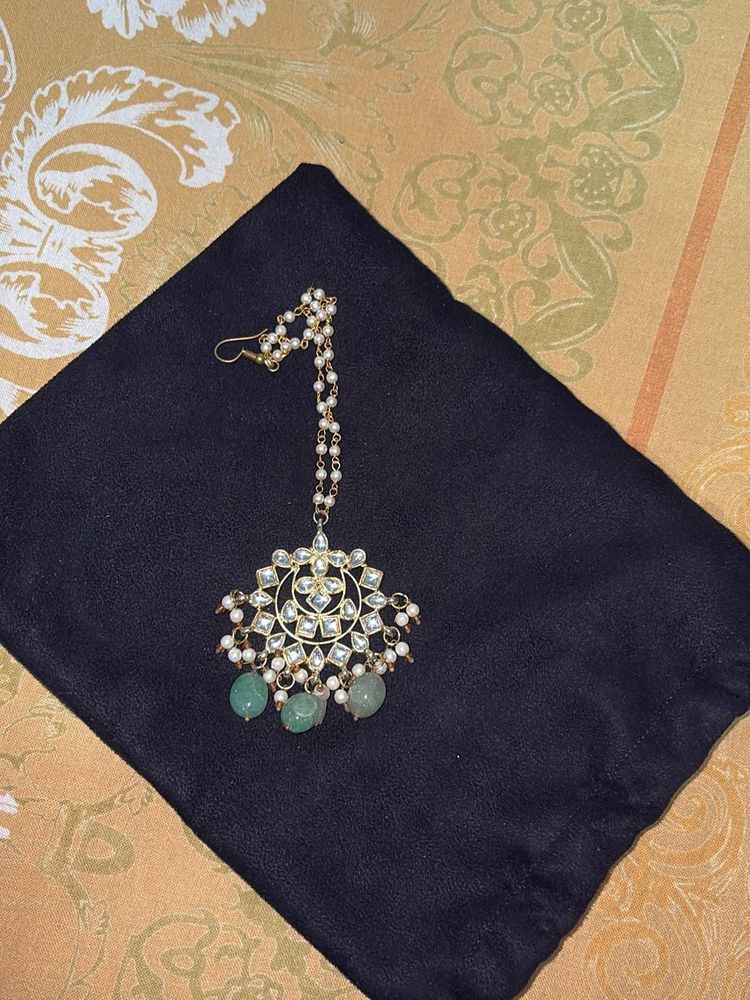 Kundan Elegant Maangtika