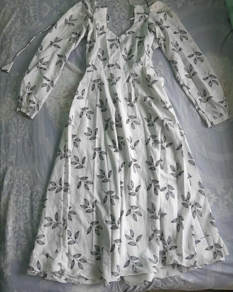 Leaf Print Maxi Dress🌼🤍🖤