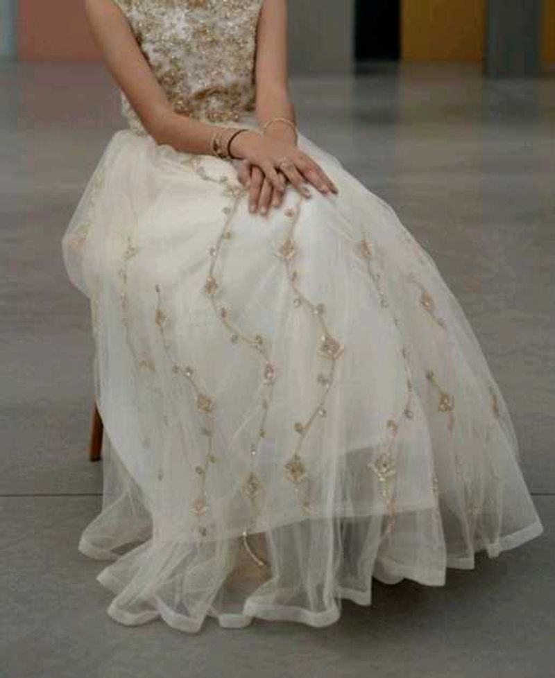 new gown.. selling bcz..just like a princess gown