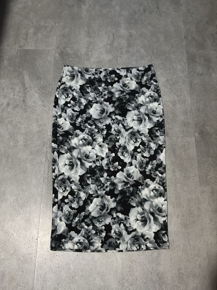Floral Pencil Skirt - Black &amp; White