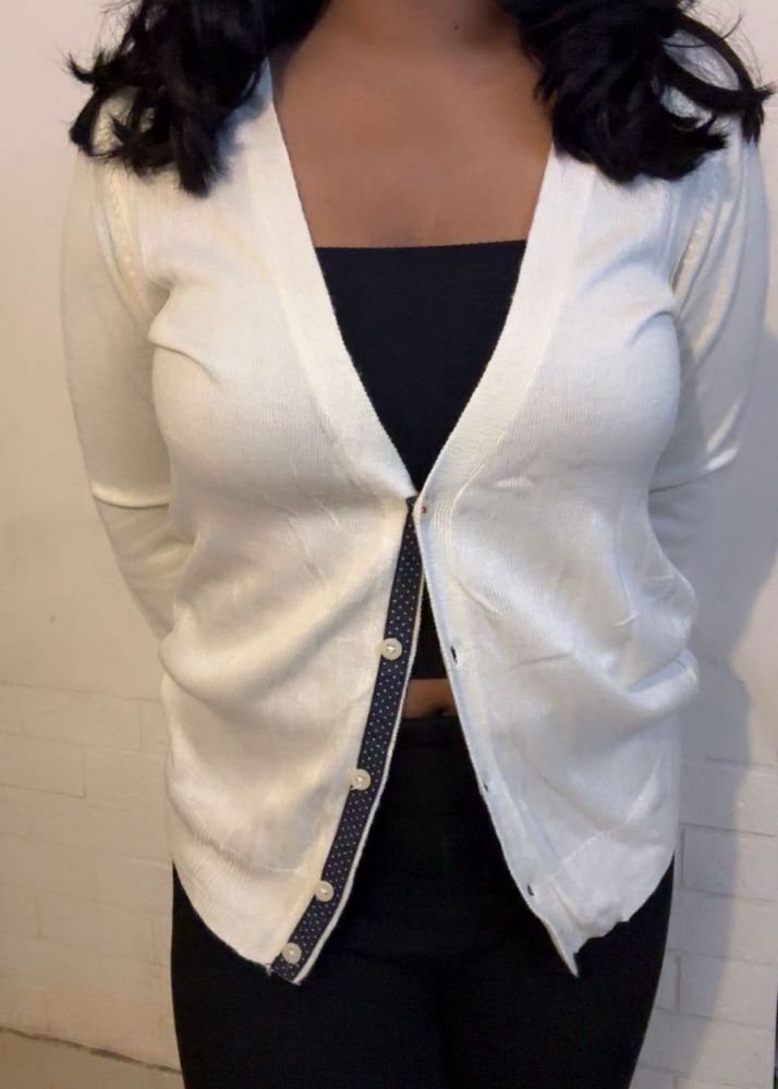 Elegant Off-White Knit Cardigan (item 57)