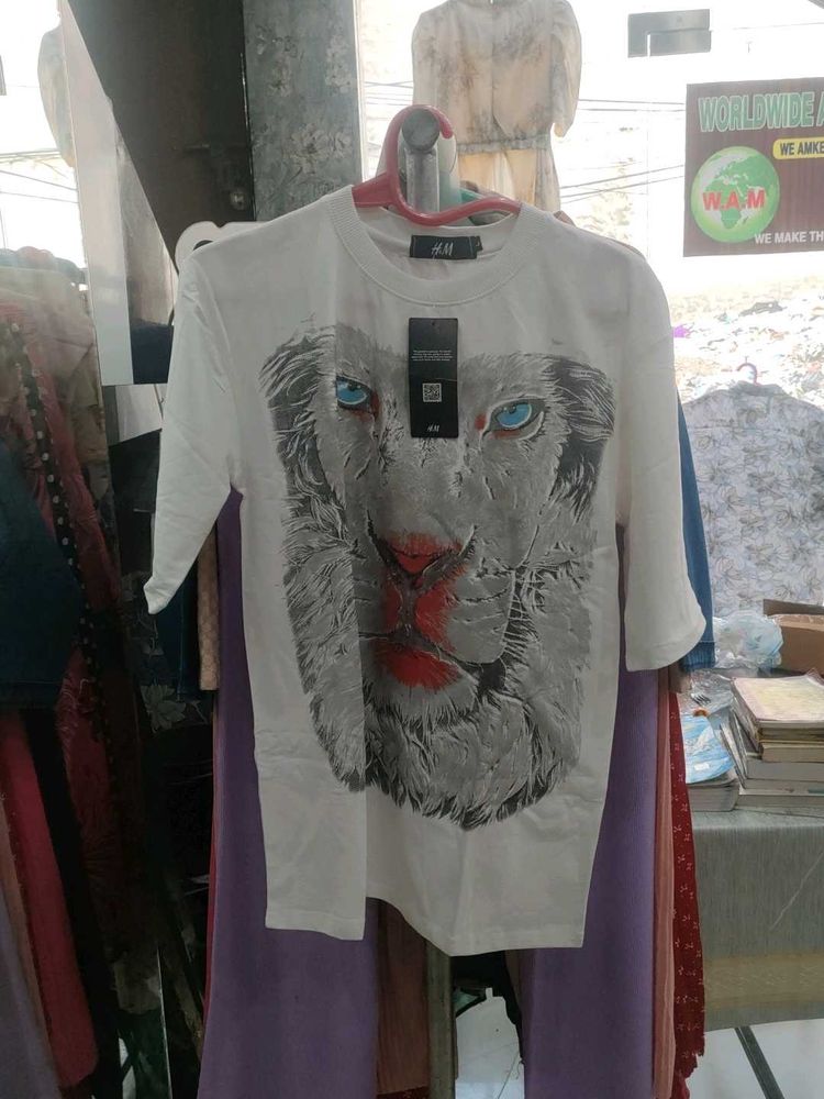 Lion Graphic Tee
