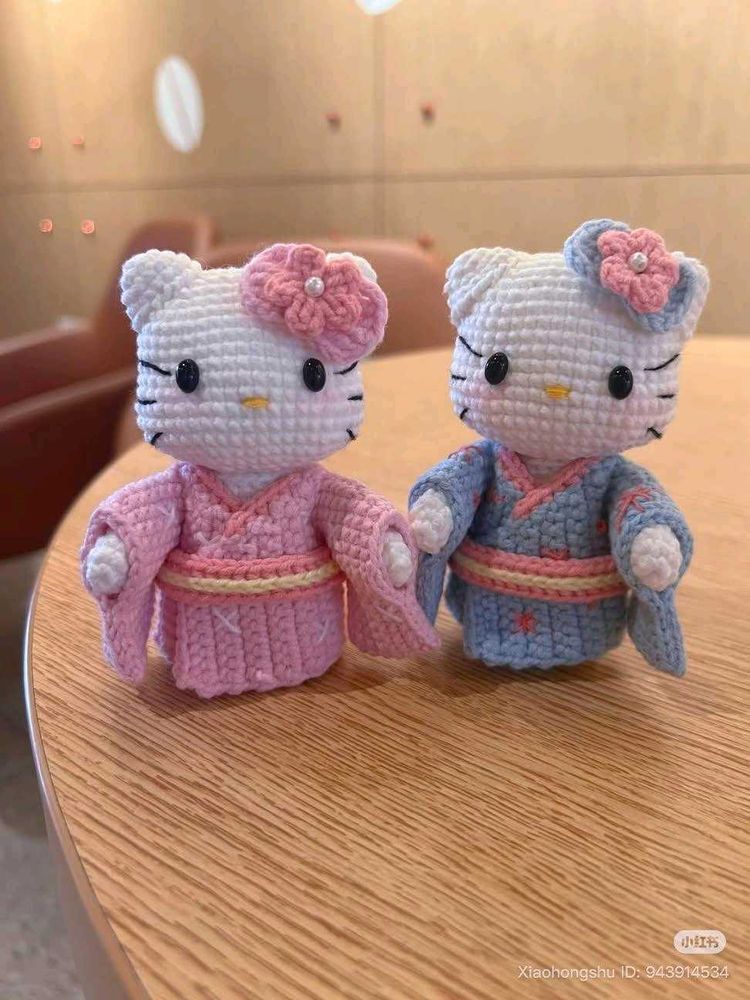 Hello Kitty Crochet Dolls