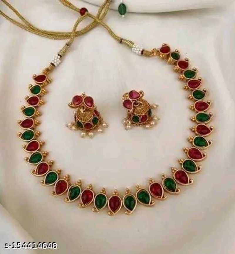 Elegant Necklace &amp; Earring Set with lipstick