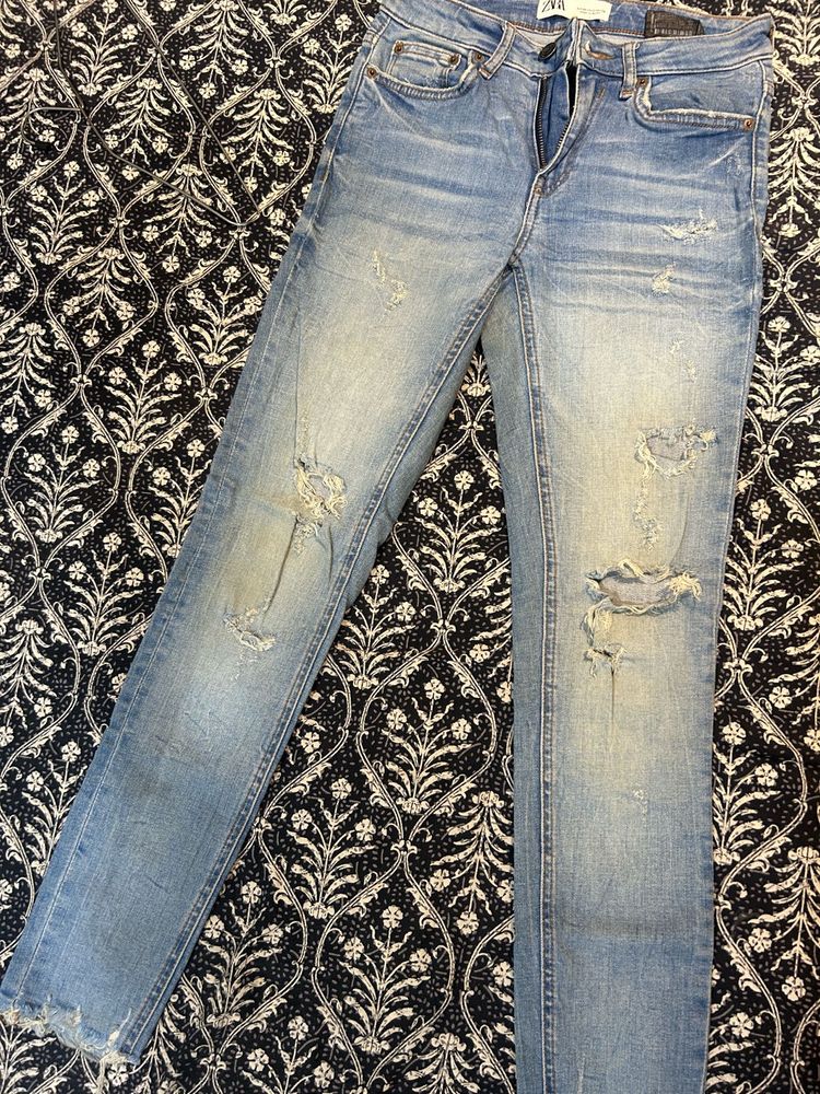 Zara-Mid-rise Vintage Jeans