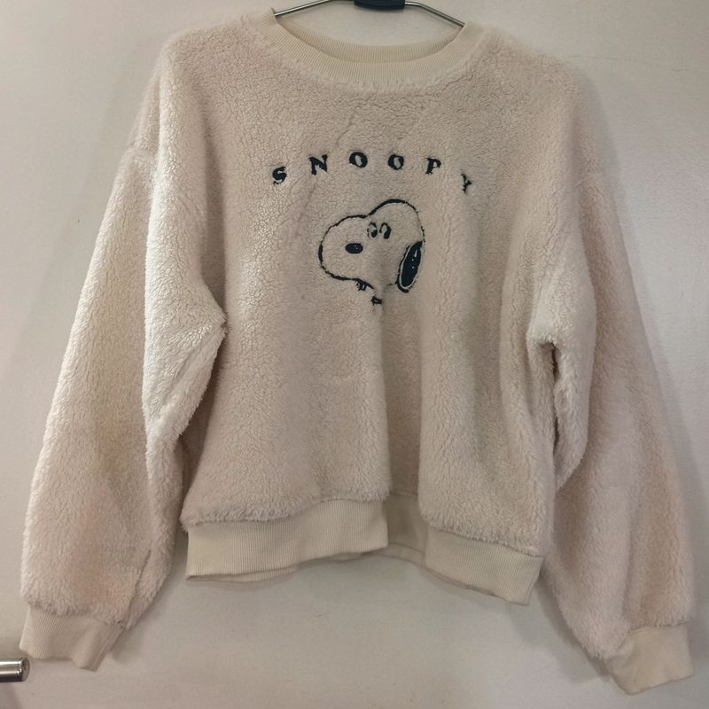 Cute Snoopy Fluffy Sweater!