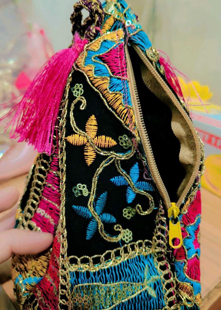 Pyramid Shape Potli Bag 🌸