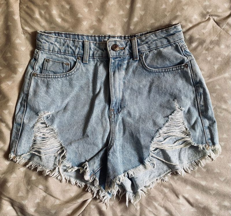 Distressed Denim Shorts 🩳