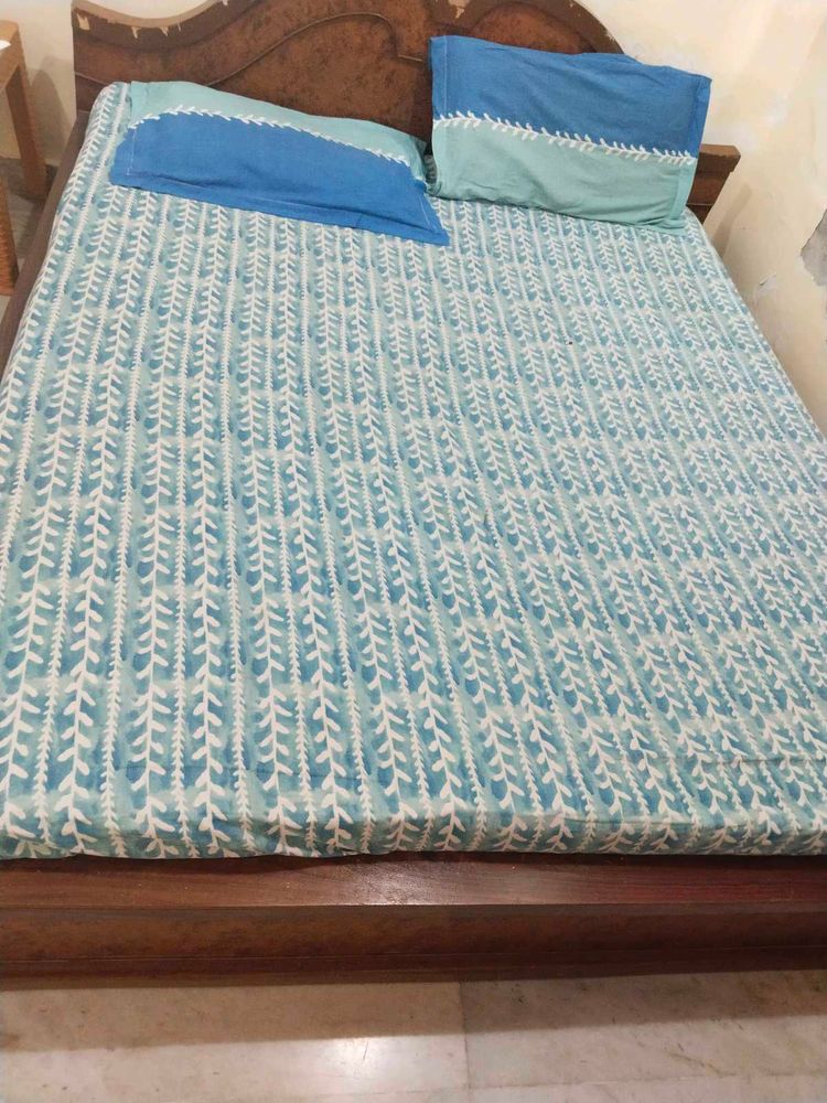 Trident Comfort Living Cotton Bedsheet With Pillow