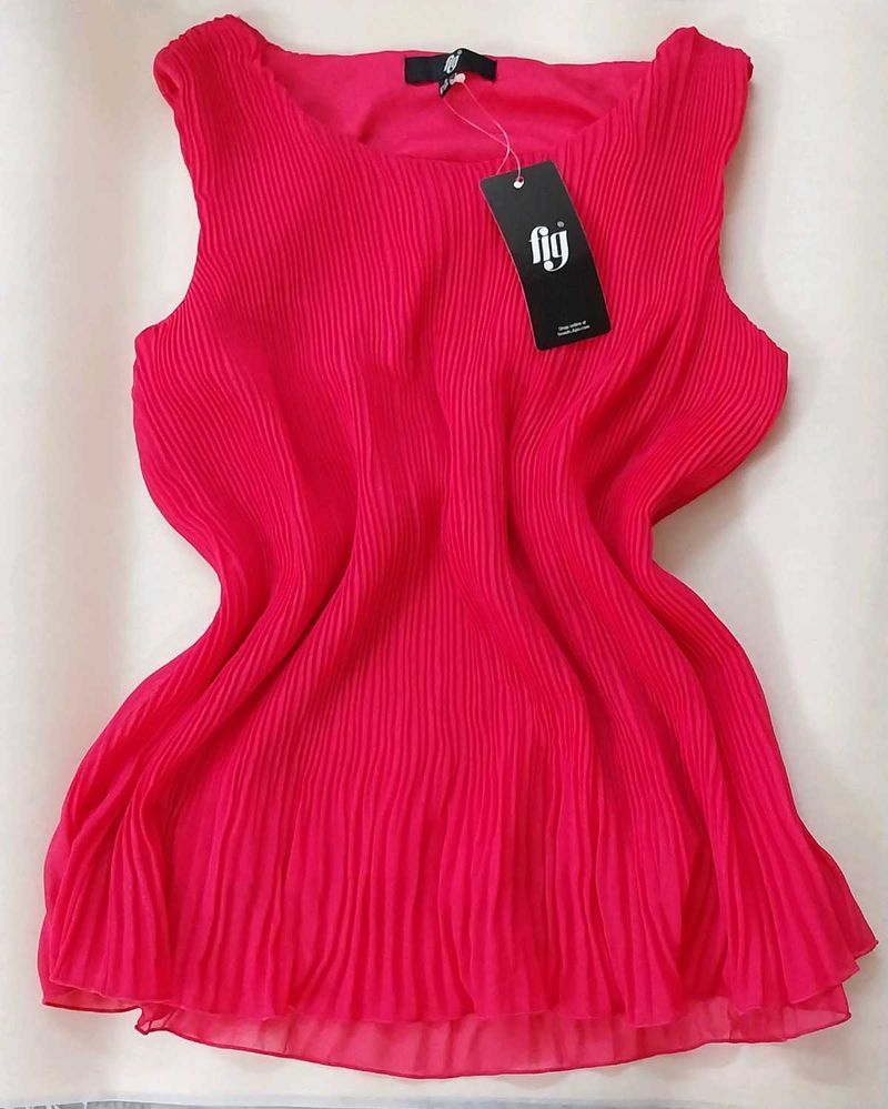 BRAND NEW TAGGED TOP