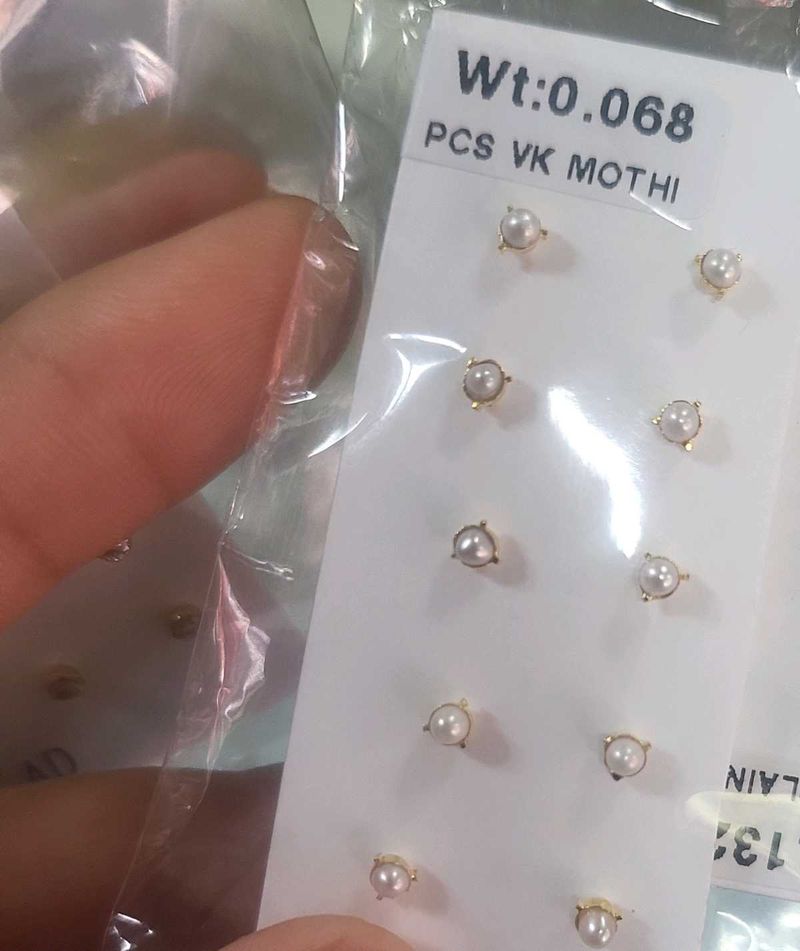 Pearl Stud Gold nose pin
