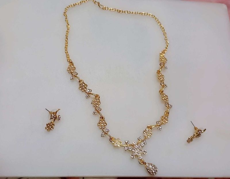 Necklace &amp; Earring Set