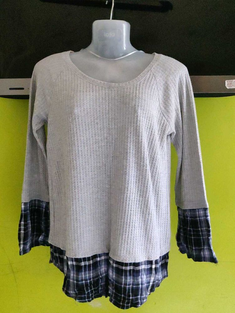 GREY TEE