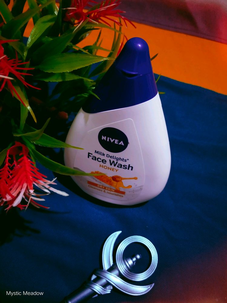 🥛NIVEA Milk Delights Moisturizing Face Wash