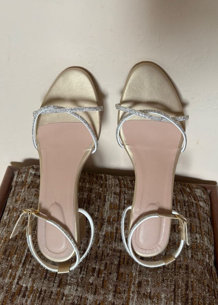 Shimmer strap golden heels (NEW)