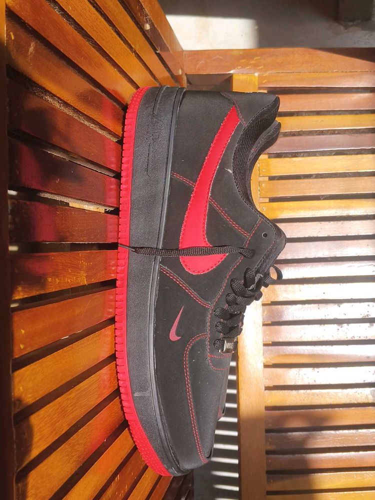 Nike Sneakers - Black &amp; Red