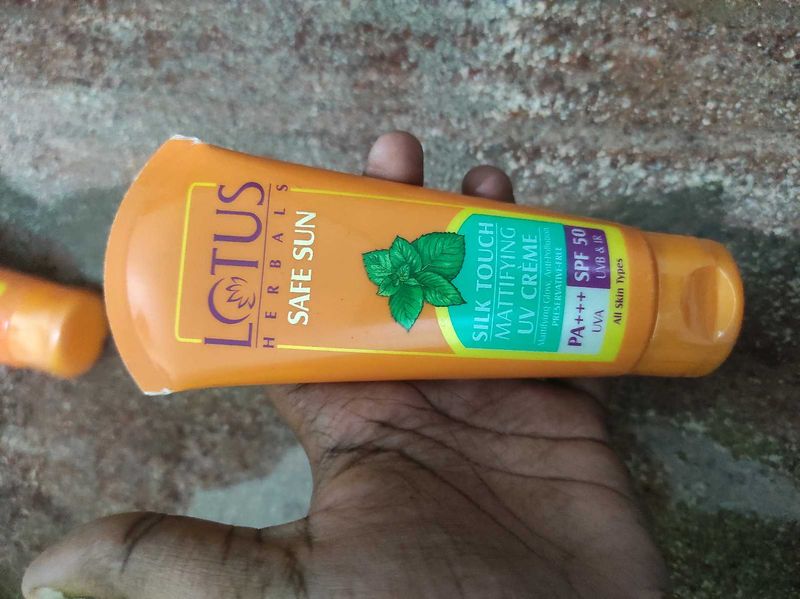 New Sealed Lotus Herbals Safe Sunscreen