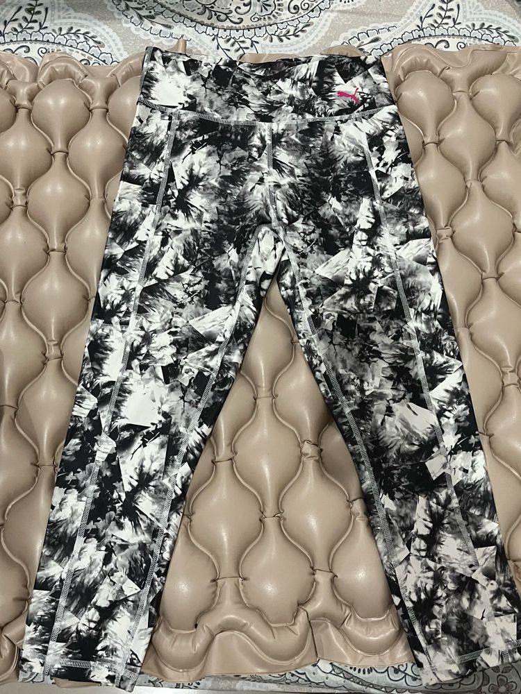 Black &amp; White Print Leggings