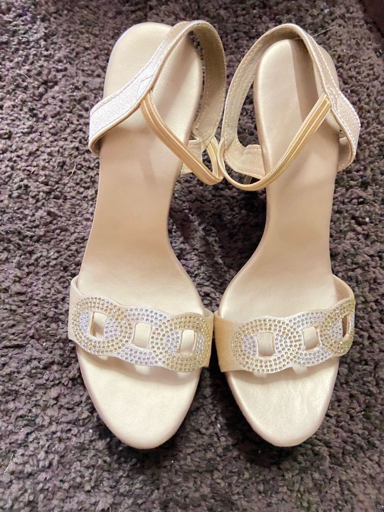 Golden Lightweight Heels with Rhinestone Detail
