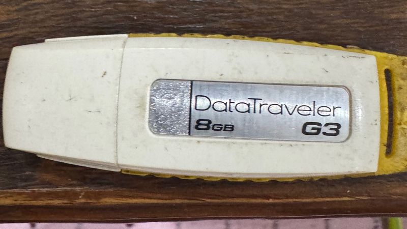 DataTraveler 8GB And 4 USB Drive
