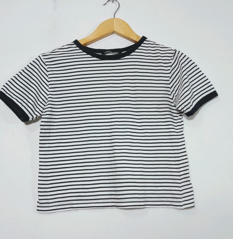 Zudio Black &amp; White Stripped Crop T-Shirt(women&#39;s)