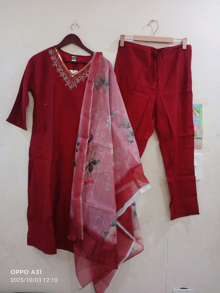 Ethnic vila Roman Silk Maroon Embroidered Kurta Se