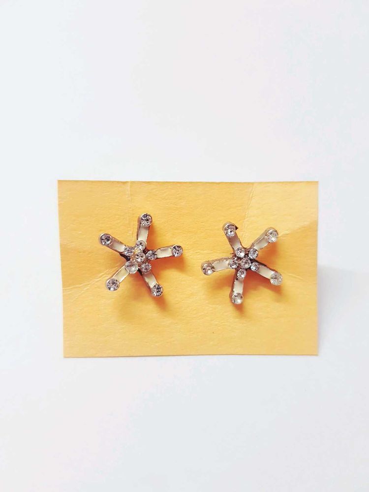 🆕 Sparkling Star Earrings