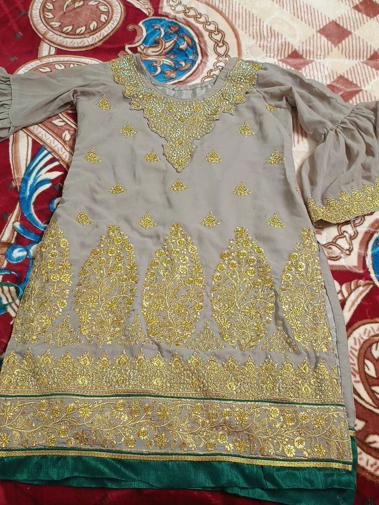 Elegant Grey &amp; Gold Kurta