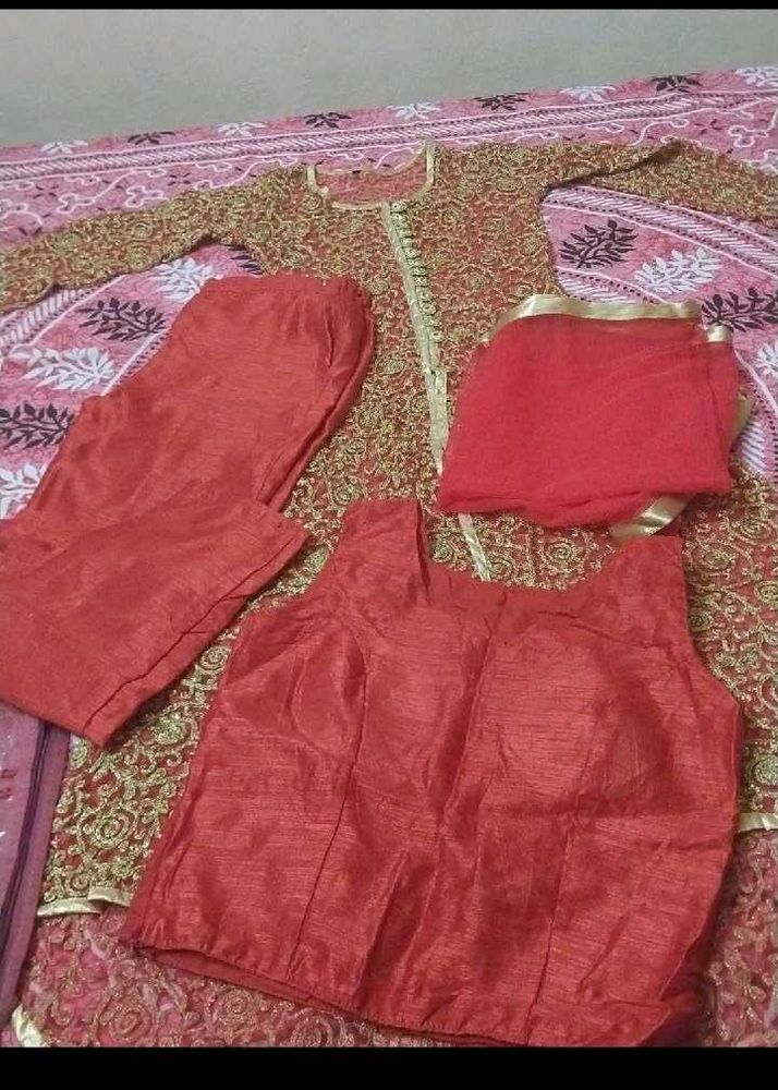 Red &amp; Gold Embroidered Salwar Kameez 5pc
