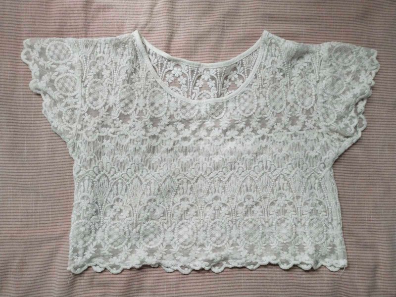 ⁠✧⁠*⁠。Lace Crop Top