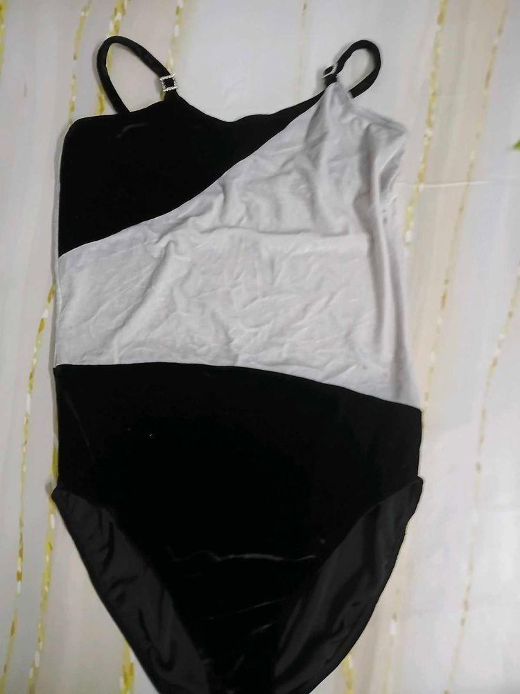 (940)Color Block One-Piece