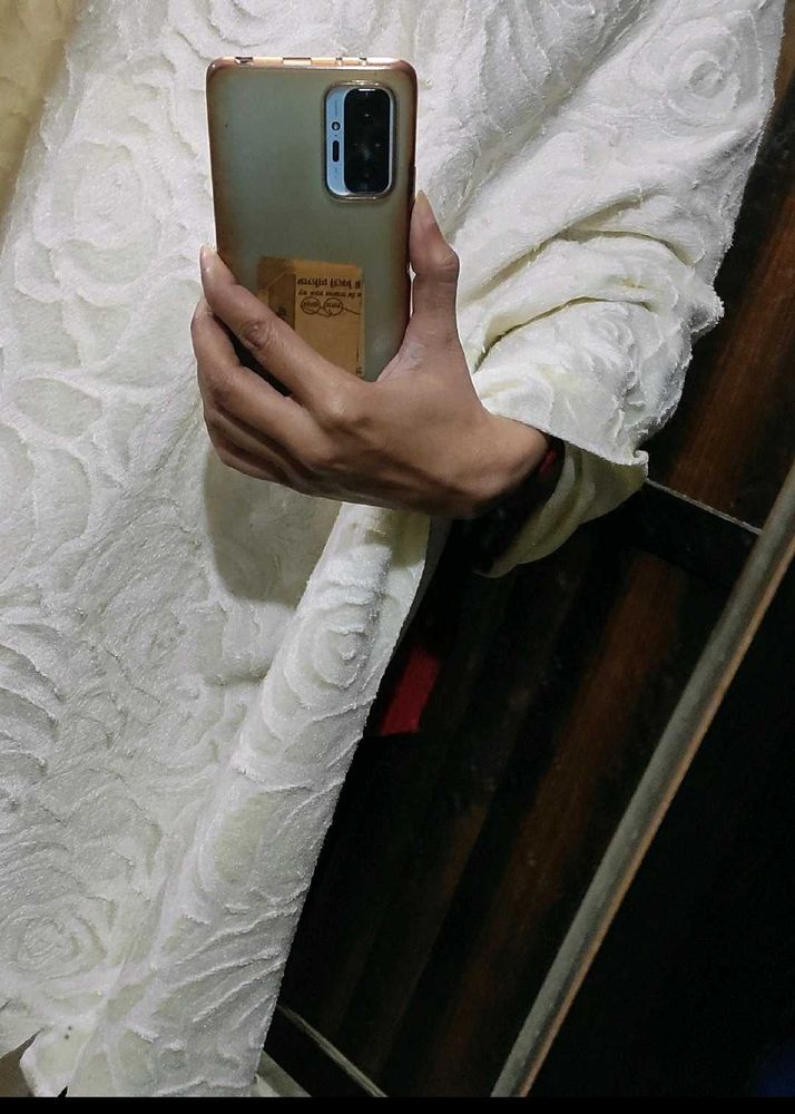 Elegant White Wool Based Shawl